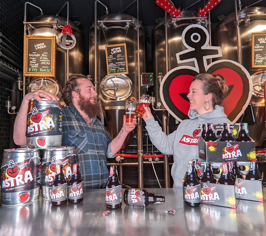 Merlin, Chefbrauer und Iris, Remmidemmi Managerin der Astra St. Pauli Brauerei.